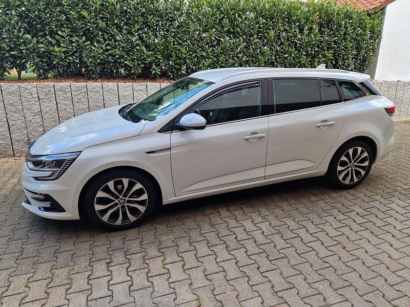 Weiß Gebraucht 2021 Renault Mégane GrandTour Techno Kombi | 17.300 € (Superpreis) - Bild 1/4