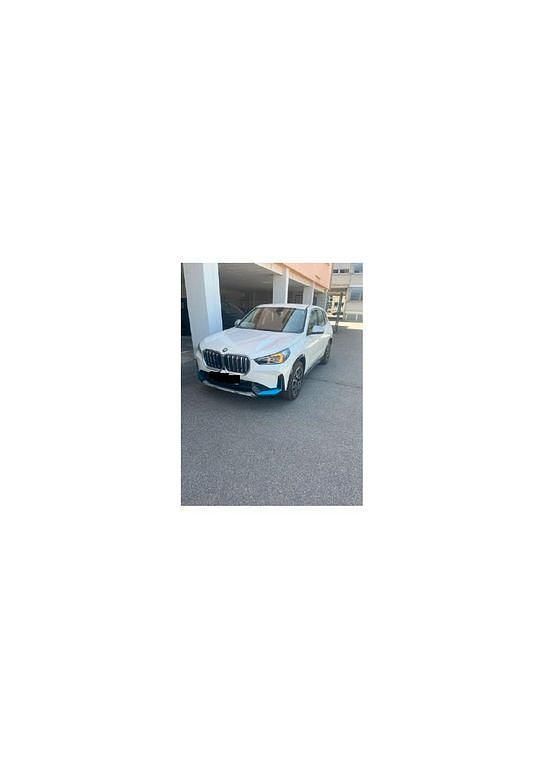 Weiß Gebraucht 2023 BMW iX1 xLine SUV | 39.900 € (Fairer Preis) - Bild 1/4