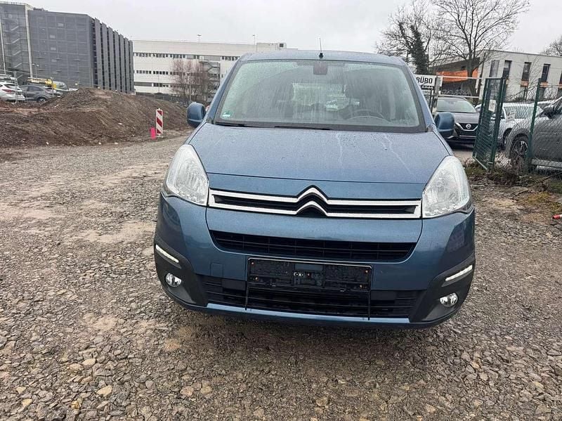 Lackierung blau kyanos/metalli Gebraucht 2015 Citroën Berlingo SELECTION Van / Kleinbus | 6.999 € (Fairer Preis) - Bild 1/4