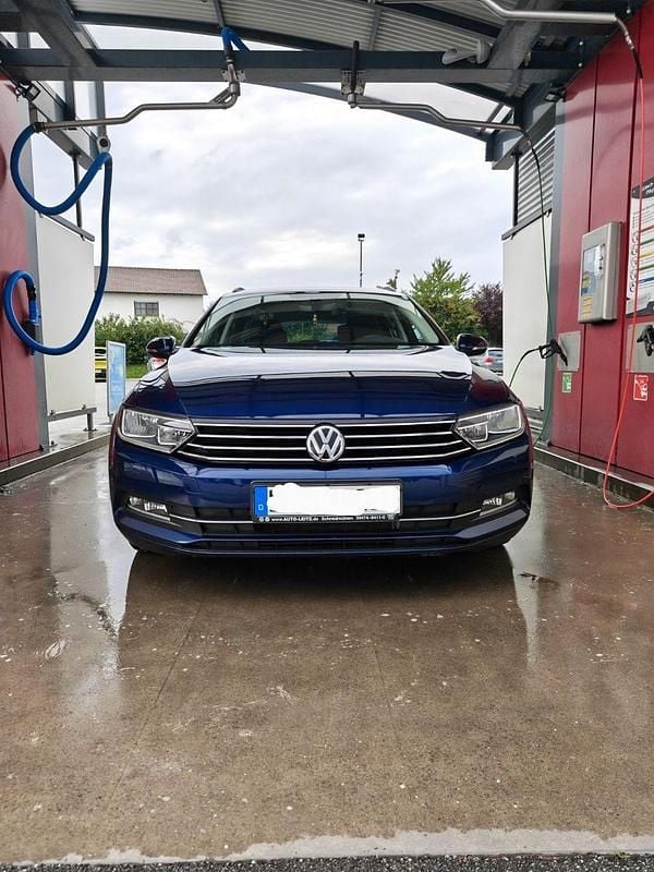 Blau Gebraucht 2018 VW Passat Comfortline Kombi | 15.300 € (Superpreis) - Bild 1/4
