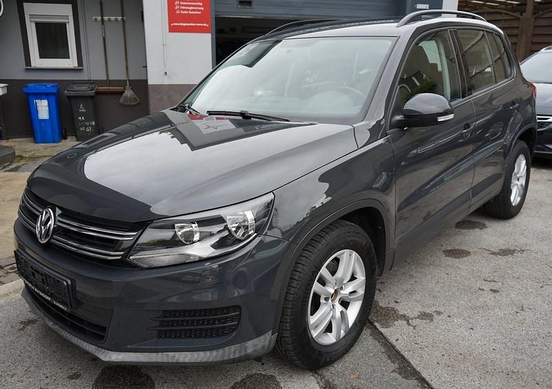 Gebraucht VW Tiguan Trendline 122 PS (89 kW) 2015 Grau SUV