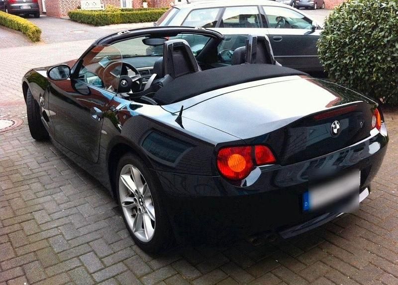 Gebraucht BMW Z4 Sport Line 170 PS (125 kW) 2004 Schwarz Cabrio