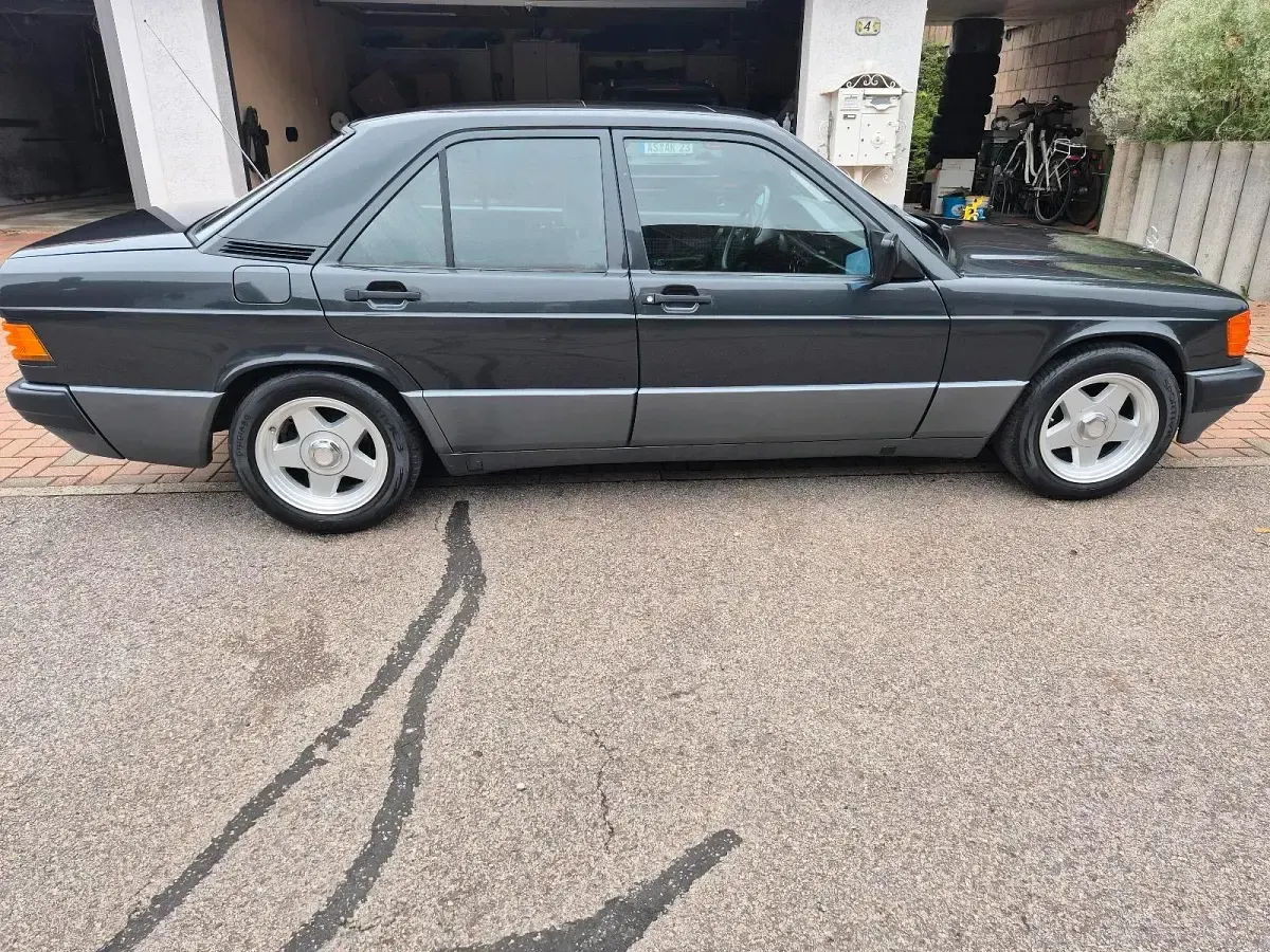 Gebraucht Mercedes 190 109 PS (80 kW) 1990 Schwarz Limousine