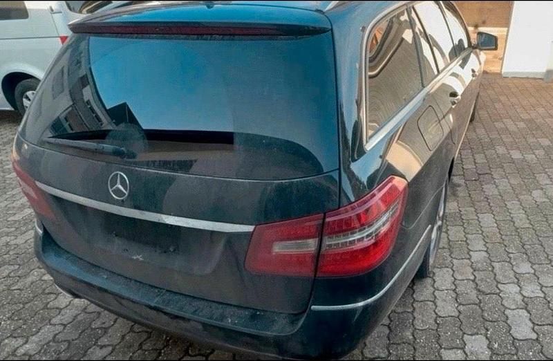 Gebraucht Mercedes E220 170 PS (125 kW) 2013 Schwarz Kombi