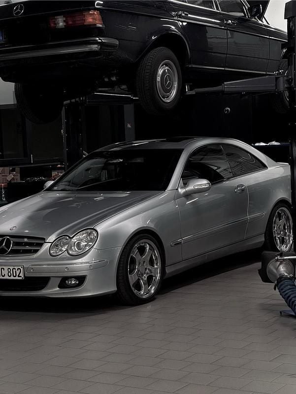 Silber Gebraucht 2005 Mercedes CLK350 Coupé | 7.999 € (Fairer Preis) - Bild 1/4