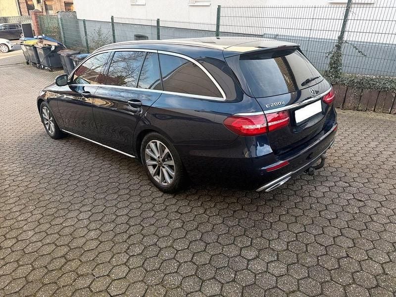 Gebraucht Mercedes E200 150 PS (110 kW) 2017 Blau Kombi