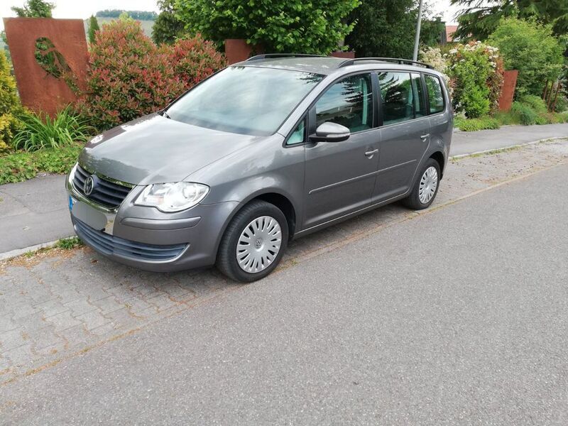 Grau Gebraucht 2009 VW Touran Trendline Van / Kleinbus | 3.400 € (Guter Preis) - Bild 1/4