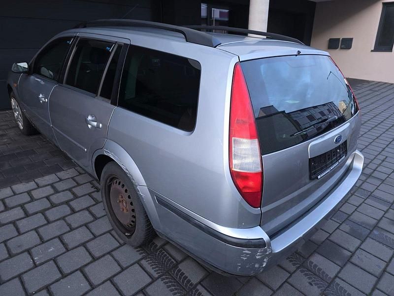 Gebraucht Ford Mondeo 125 PS (91 kW) 2003 Silber Kombi