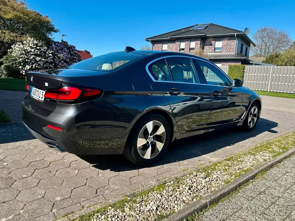 Gebraucht BMW 520 184 PS (135 kW) 2023 Schwarz Limousine