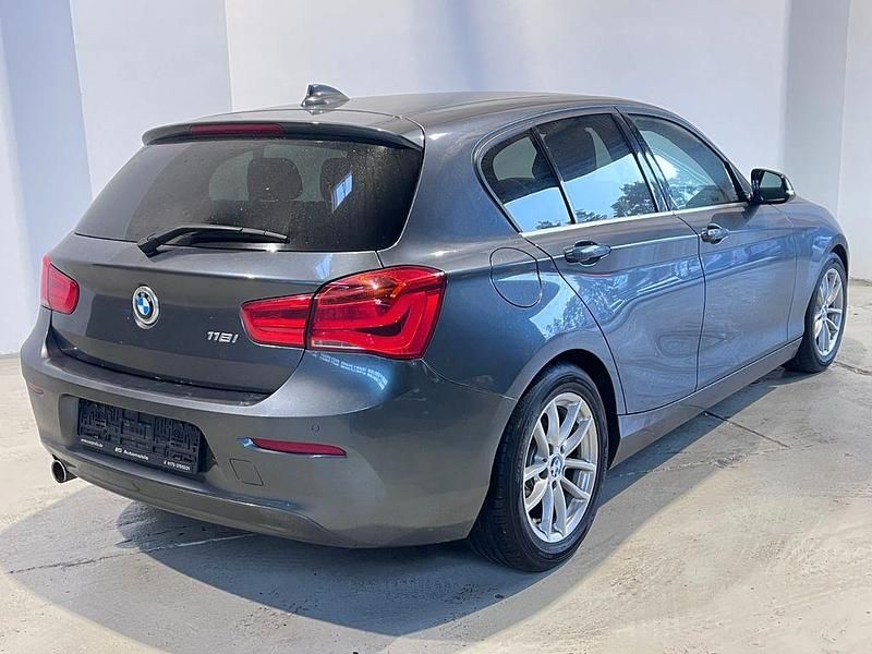 Gebraucht BMW 118 Advantage 136 PS (100 kW) 2018 Grau Kleinwagen