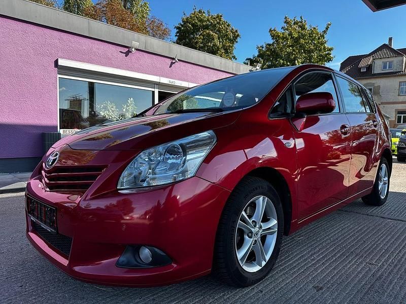 Rot Gebraucht 2010 Toyota Verso Life Van / Kleinbus | 7.990 € (Etwas zu teuer) - Bild 1/4