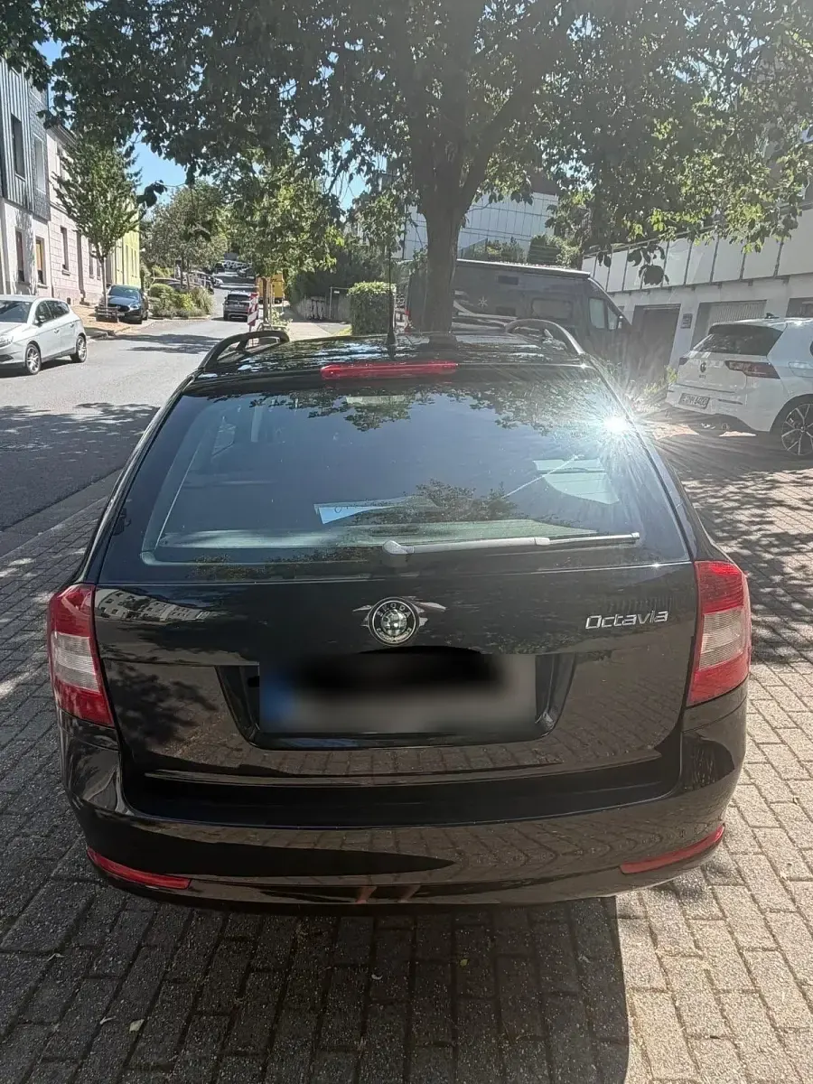 Gebraucht Skoda Octavia Fun 105 PS (77 kW) 2012 Schwarz Kombi