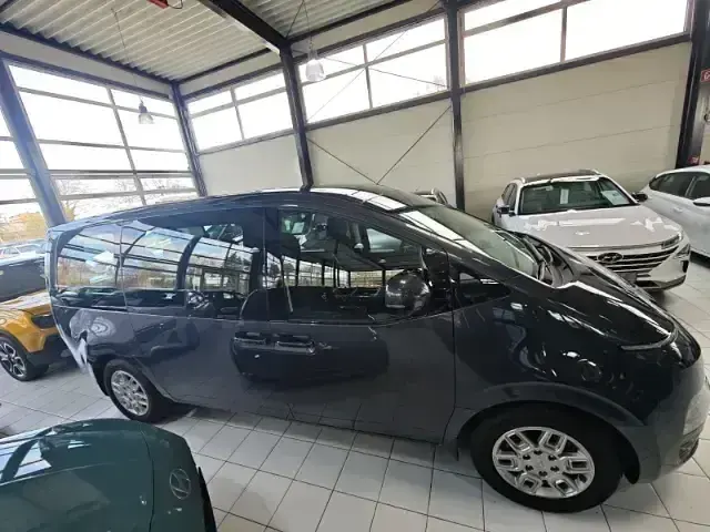 Gebraucht Hyundai Staria Trend 177 PS (130 kW) 2024 Grau Van / Kleinbus