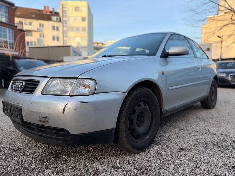 Second-hand Audi A3 Ambiente 101 CP (74 kW) 2000 Argintiu Hatchback