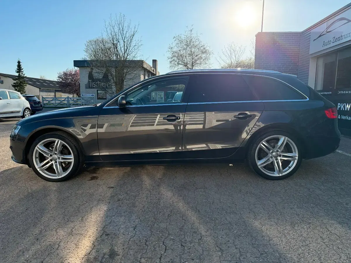 Gebraucht Audi A4 Attraction 190 PS (139 kW) 2015 Grau Kombi