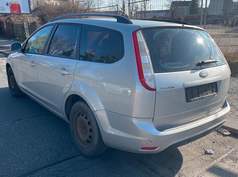 Gebraucht Ford Focus 101 PS (74 kW) 2009 Grau Kombi