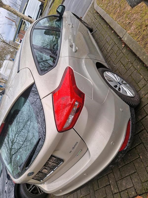 Gebraucht Ford Focus 125 PS (91 kW) 2015 Silber Kleinwagen