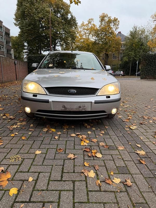 Silber Gebraucht 2002 Ford Mondeo Limousine | 850 € (Superpreis) - Bild 1/4