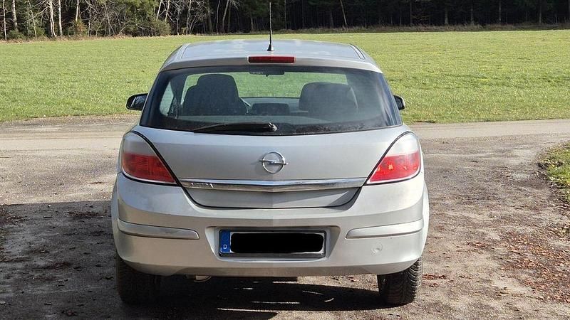Gebraucht Opel Astra 90 PS (66 kW) 2004 Silber Limousine