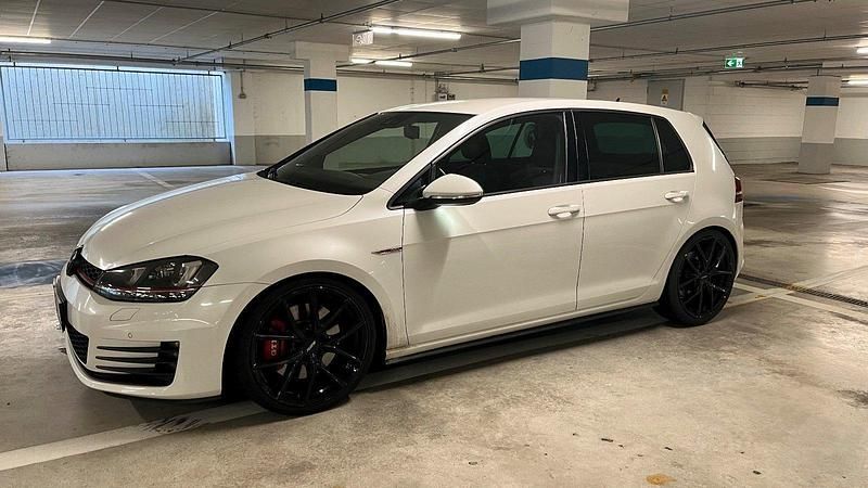 Weiß Gebraucht 2014 VW Golf VII GTI Limousine | 16.000 € (Fairer Preis) - Bild 1/4