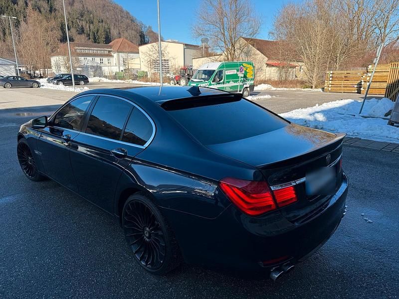 Gebraucht BMW 730 245 PS (180 kW) 2011 Blau Limousine