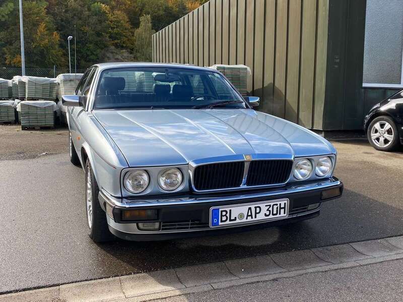 Silber Gebraucht 1993 Jaguar XJ12 Limousine | 23.000 € - Bild 1/4