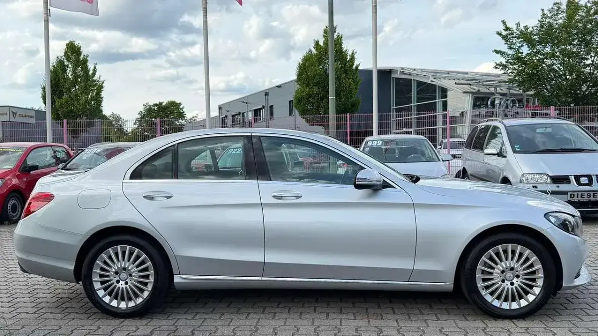 Gebraucht Mercedes C200 184 PS (135 kW) 2017 Iridiumsilber  metalliclack Limousine
