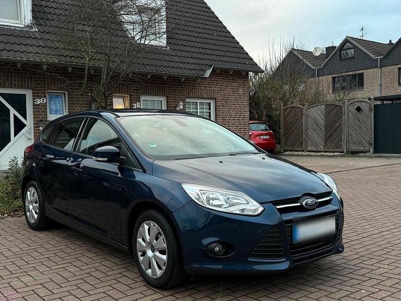 Gebraucht Ford Focus 116 PS (85 kW) 2013 Blau Limousine