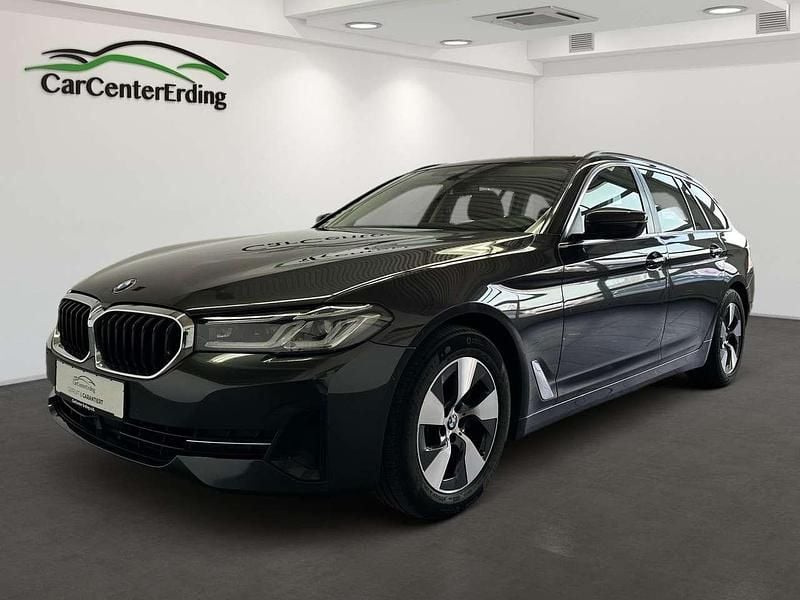 Sophistograu brillanteffekt Gebraucht 2020 BMW 520 Kombi | 25.990 € (Etwas zu teuer) - Bild 1/4