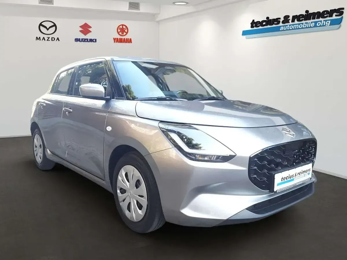 Neu Suzuki Swift Club 83 PS (61 kW) 2026 Premium silver metallic Kleinwagen