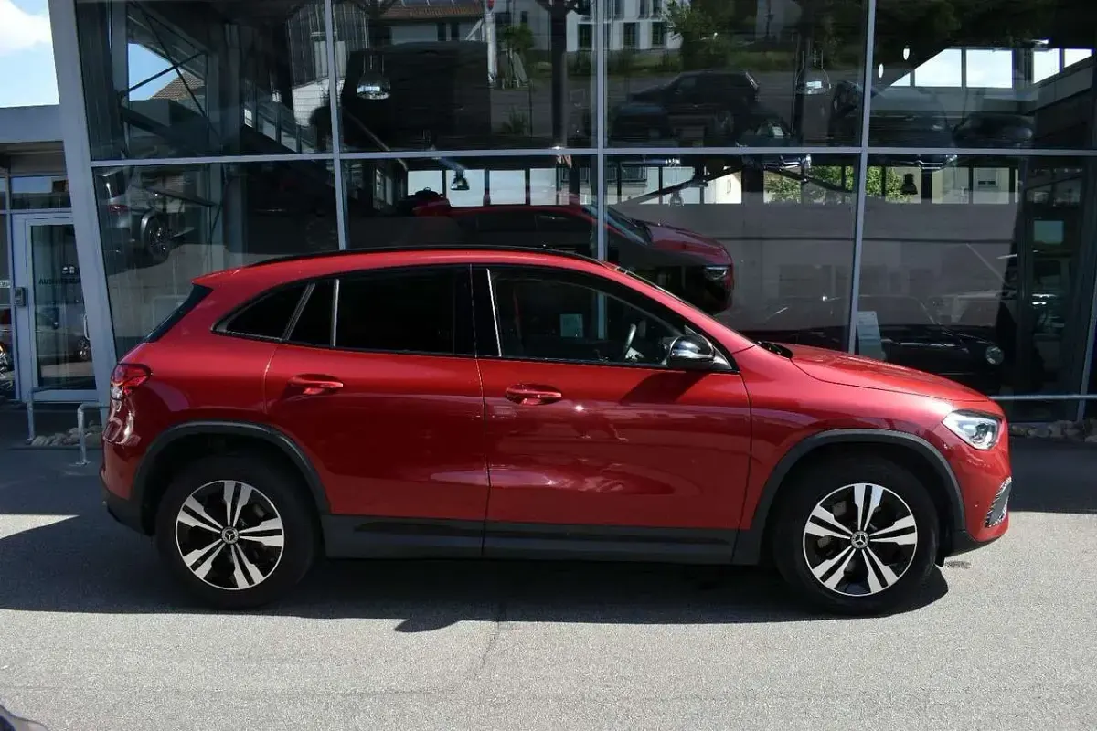 Gebraucht Mercedes GLA220 Night 190 PS (139 kW) 2020 Rot SUV