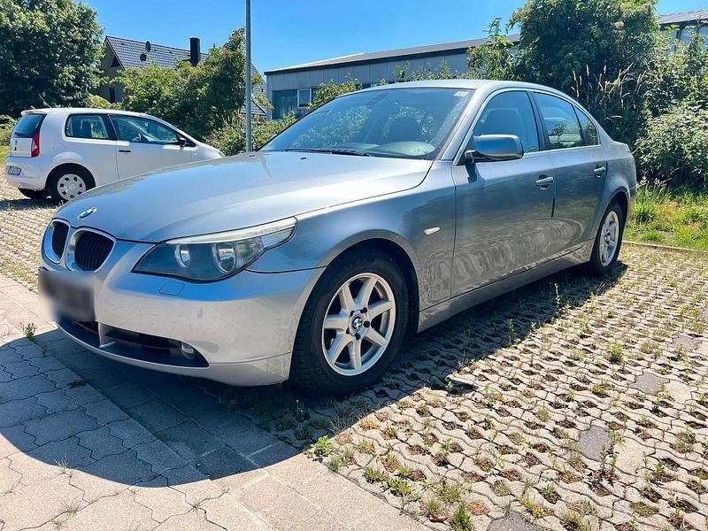 Grau Gebraucht 2004 BMW 530 Limousine | 2.333 € (Superpreis) - Bild 1/4