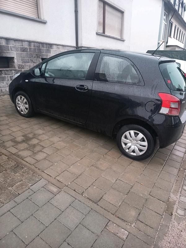 Schwarz Gebraucht 2011 Toyota Yaris Kleinwagen | 2.500 € (Fairer Preis) - Bild 1/4