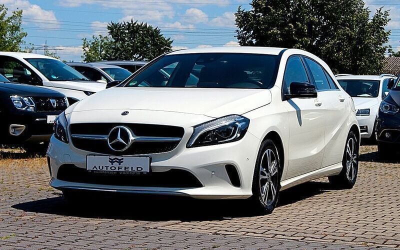 Weiß Gebraucht 2018 Mercedes A180 Style Limousine | 16.950 € (Fairer Preis) - Bild 1/4