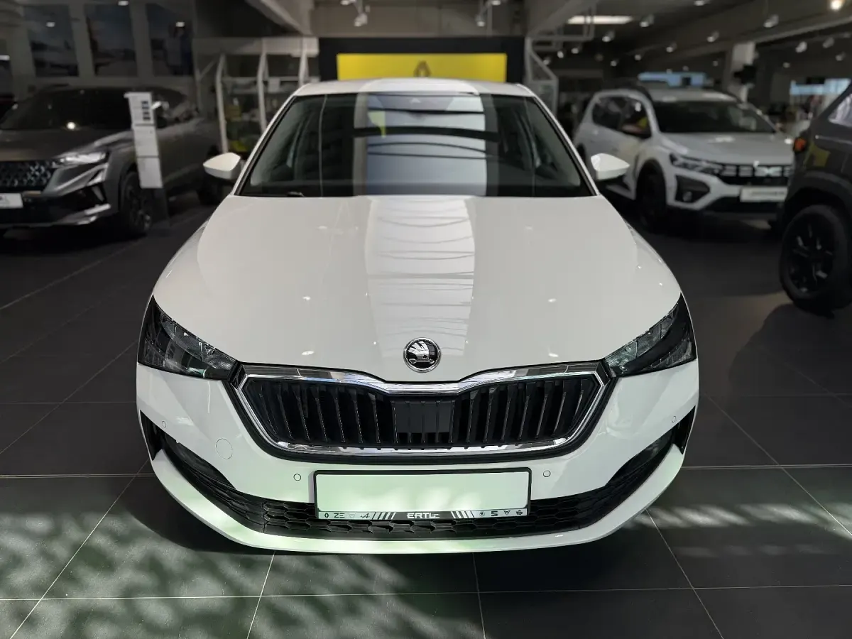 Gebraucht Skoda Scala Ambition 150 PS (110 kW) 2022 Candyweiss uni (weiß) Kleinwagen