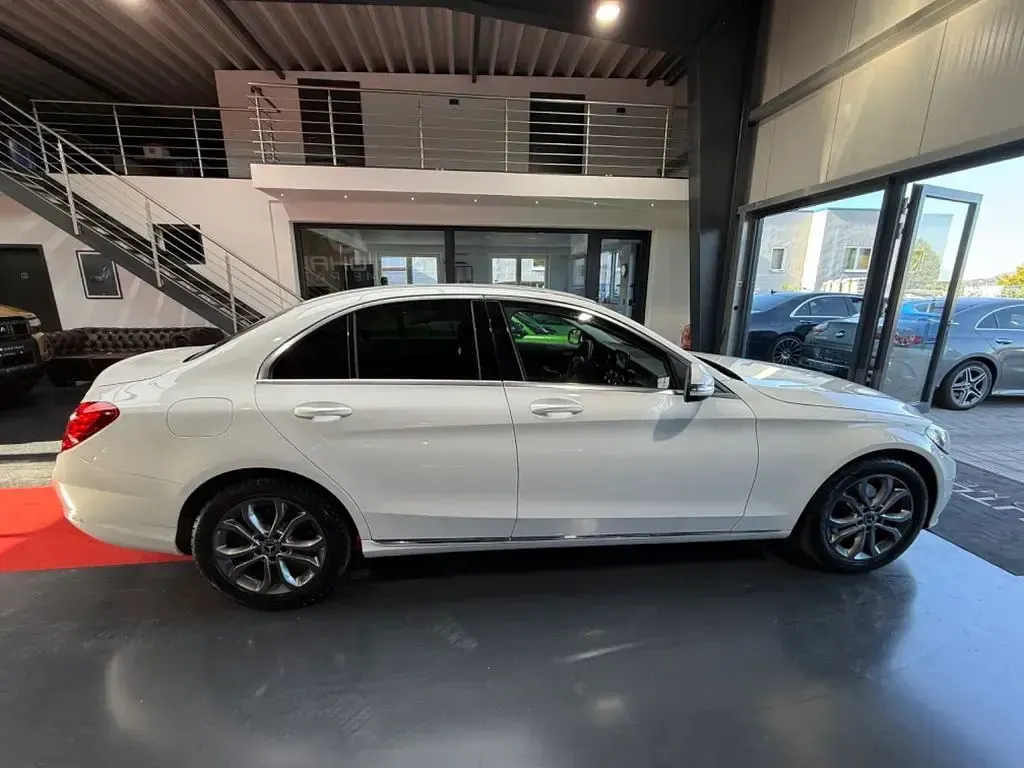 Gebraucht Mercedes C200 Avantgarde 184 PS (135 kW) 2018 Weiß Limousine