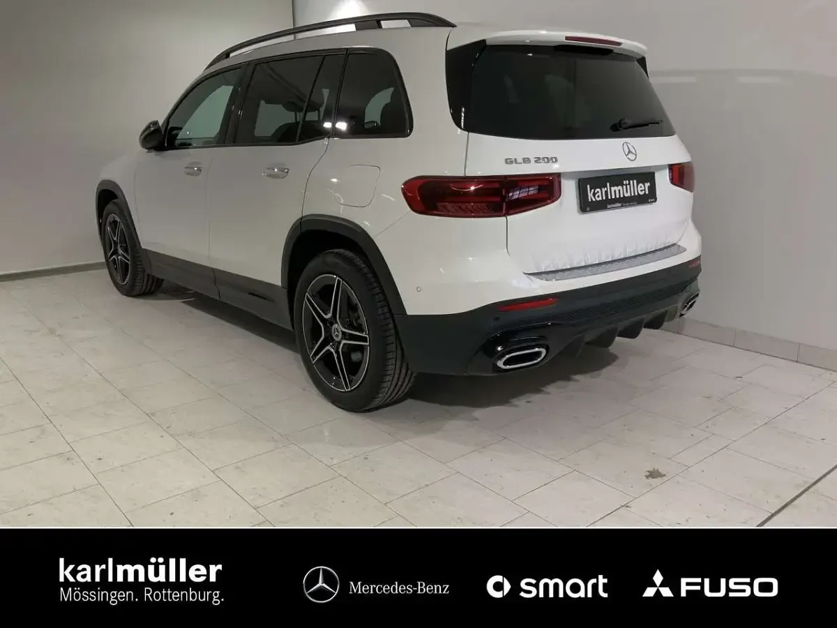 Gebraucht Mercedes GLB200 AMG 163 PS (119 kW) 2024 Unilack polarweiß SUV