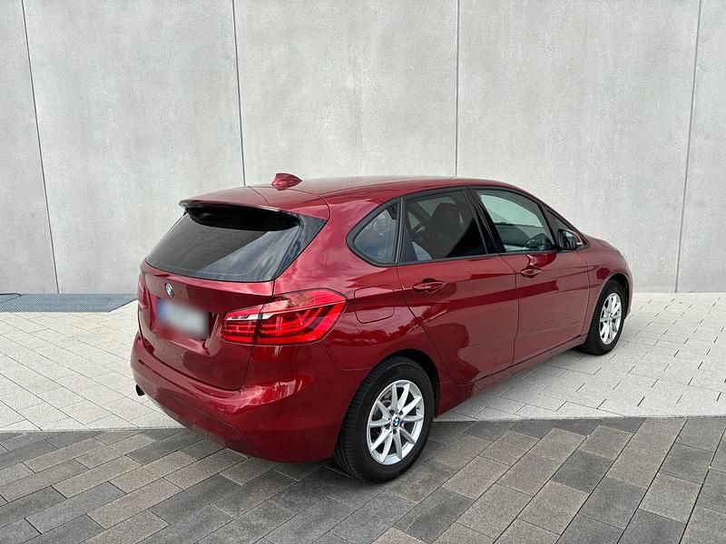 Gebraucht BMW 218 Active Tourer 136 PS (100 kW) 2016 Rot Van / Kleinbus