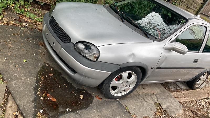 Gebraucht Opel Corsa 95 PS (69 kW) 2000 Silber Kleinwagen
