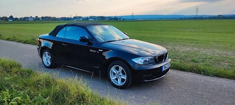 Schwarz Gebraucht 2010 BMW 118 Cabriolet Sport Line Cabrio | 8.750 € (Fairer Preis) - Bild 1/4