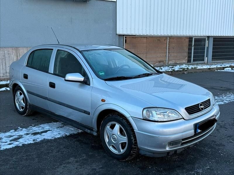 Gebraucht Opel Astra 101 PS (74 kW) 1999 Silber Limousine