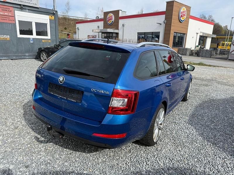 Usado Skoda Octavia Joy 179 HP (131 kW) 2017 Azul Carrinha