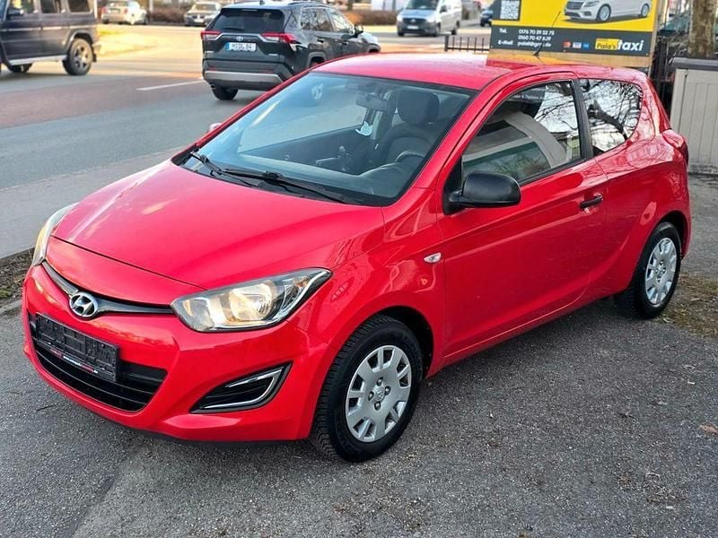 Gebraucht Hyundai i20 Trend 86 PS (63 kW) 2013 Rot Kleinwagen