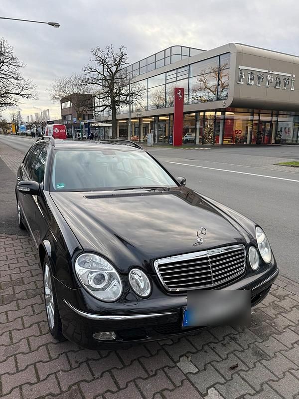 Schwarz Gebraucht 2005 Mercedes E350 Kombi | 5.900 € (Fairer Preis) - Bild 1/4