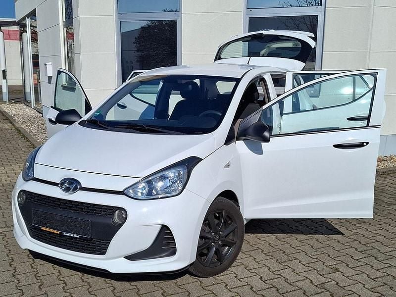 Gebraucht Hyundai i10 67 PS (49 kW) 2018 Weiß Kleinwagen