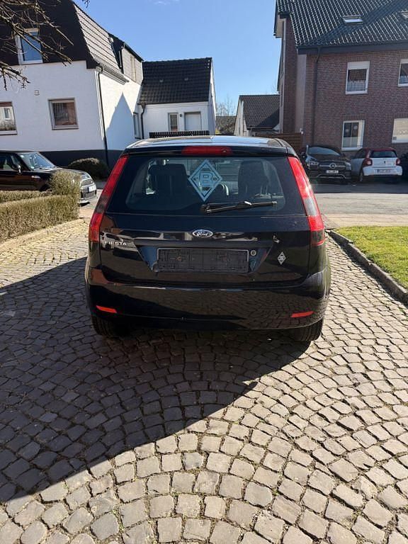 Gebraucht Ford Fiesta Ambiente 60 PS (44 kW) 2005 Blau Kleinwagen