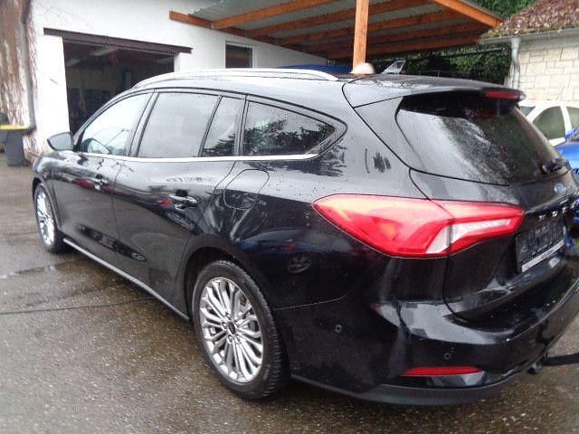 Gebraucht Ford Focus Titanium 125 PS (91 kW) 2019 Schwarz Limousine