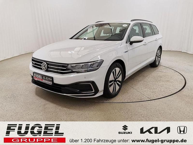 Pure white Gebraucht 2020 VW Passat GTE Kombi | 20.949 € (Superpreis) - Bild 1/4