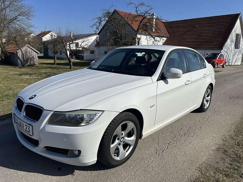 Gebraucht BMW 318 146 PS (107 kW) 2009 Weiß Limousine