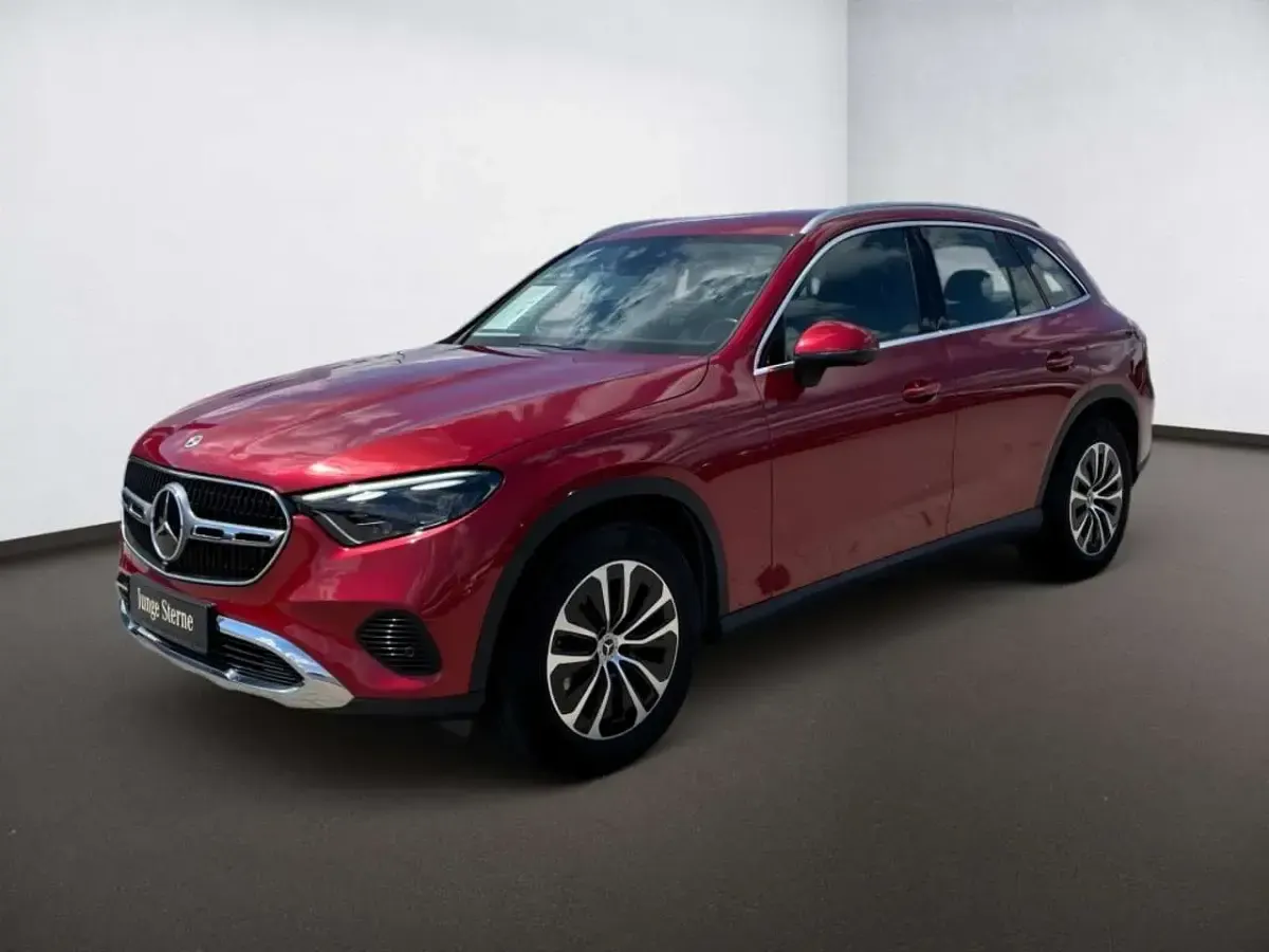 Gebraucht Mercedes GLC220 Avantgarde 197 PS (144 kW) 2023 Manufaktur lack manufaktur hyazinthrot SUV